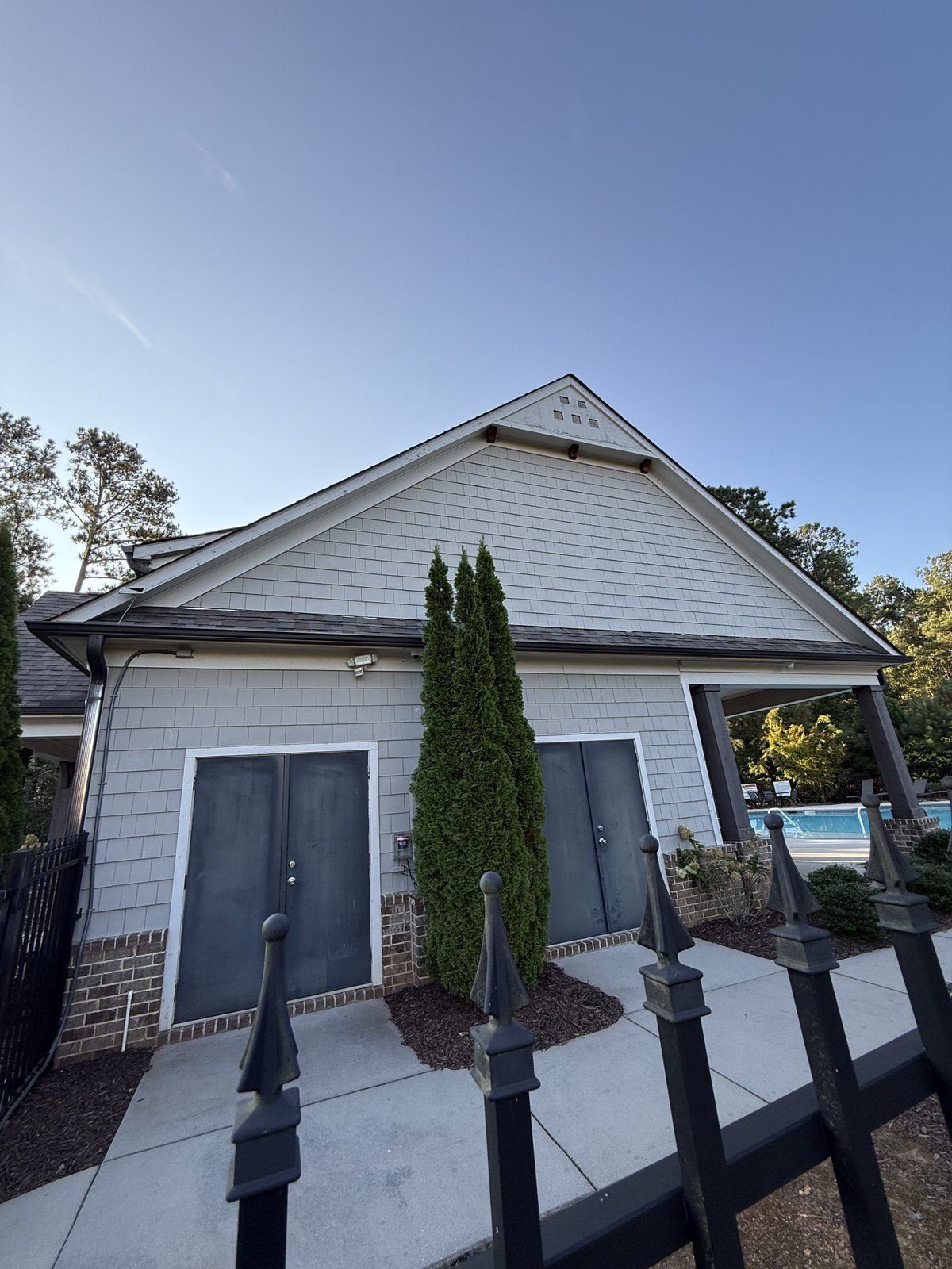Beige bungalow with white trim and a tidy front entrance — Lou's Atlanta Painting